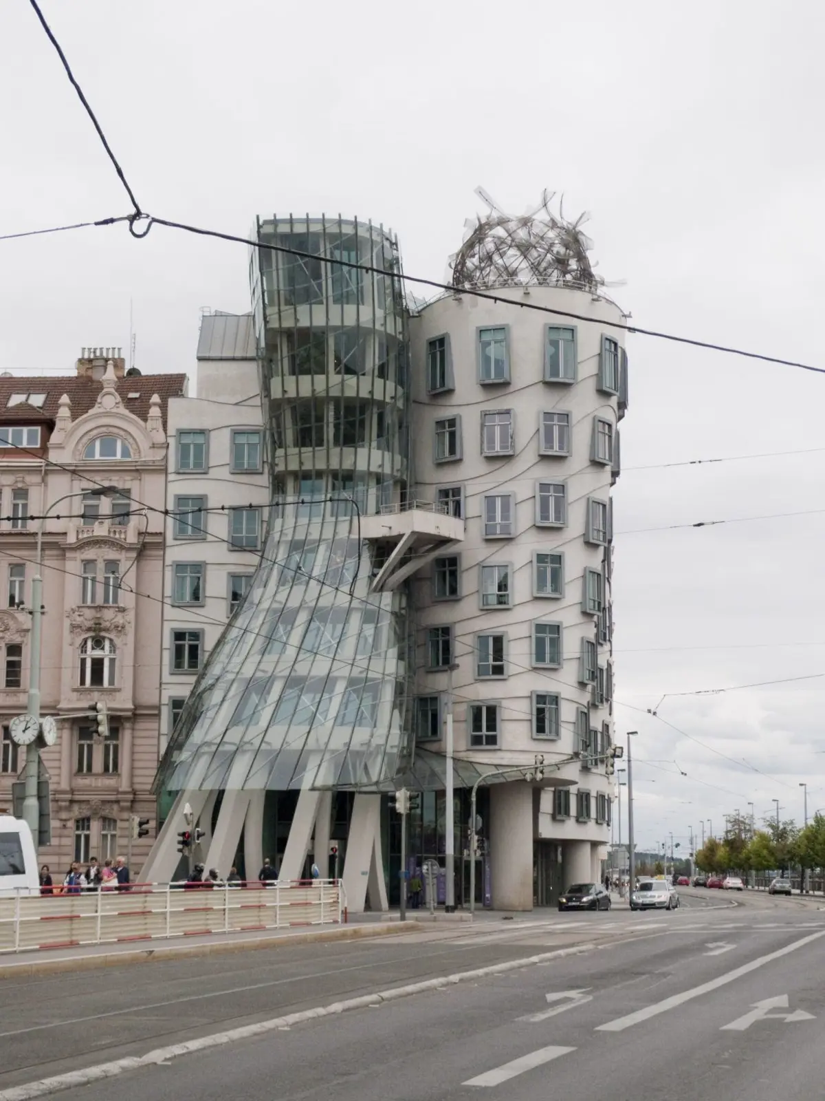 Dans Eden Ev, Frank Gehry